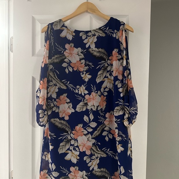 Lulu's Floral Navy Dress - Picture 2 of 2